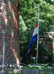 vlag halfstok dag van de rouw